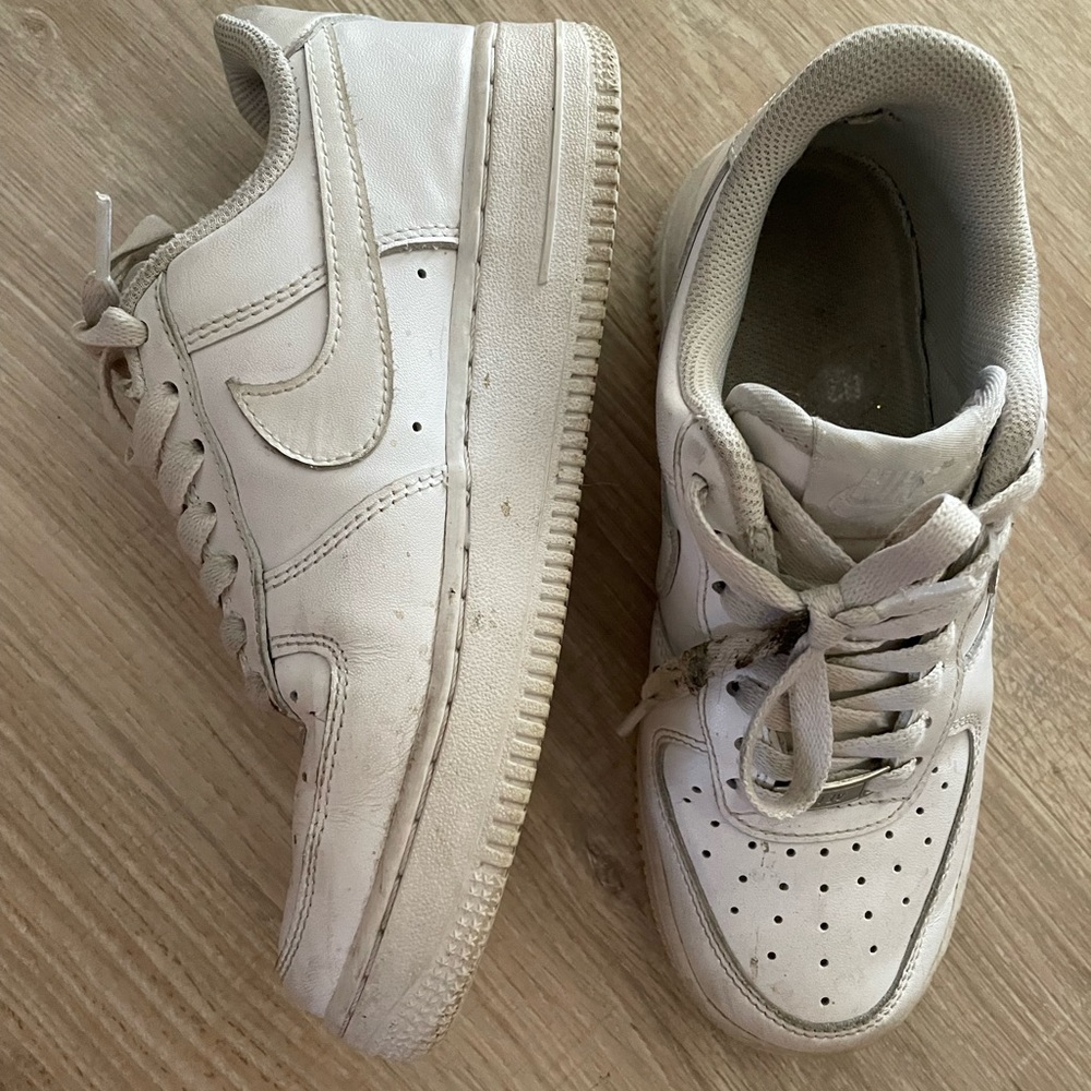 white af1’s